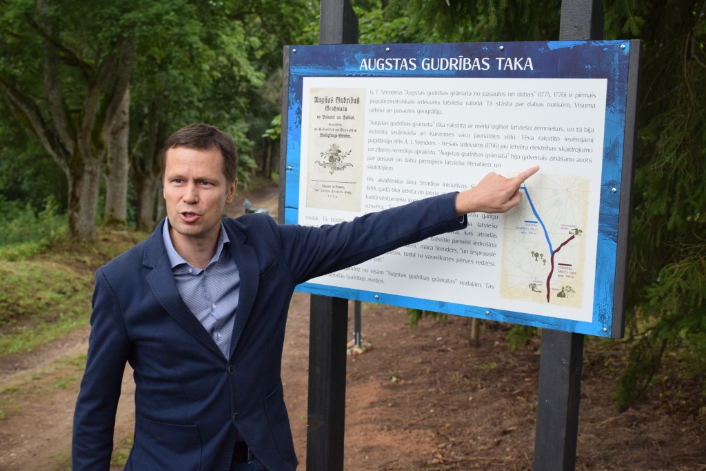 Beidzot gatava. Ideja par Augstas gudrības takas izveidi Sunākstes mācītājmuižas parkā gaisā virmojusi jau gadus piecus, taču ieceri īstenot izdevies tikai šogad — stāsta Stendera biedrības dibinātājs Pēteris Stradiņš.