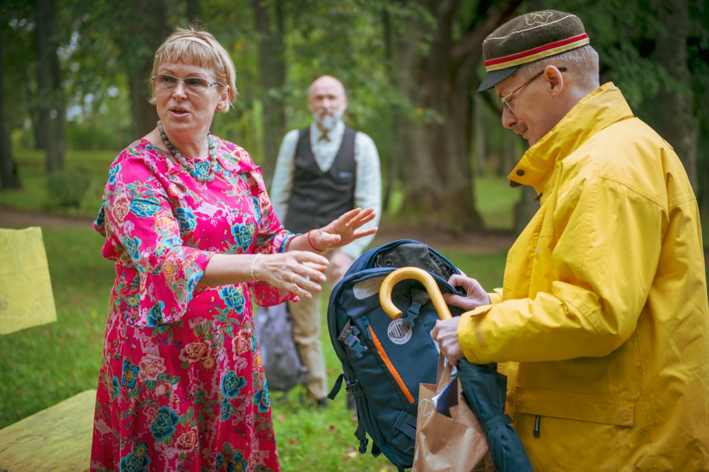 Jaunais Barons sagaidīts. Žanete Grende “iesvēta”  Rīgas 2. ģimnāzijas ģeogrāfijas skolotāju Andri Ģērmani.