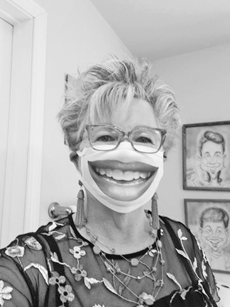 Citreiz depresiju ir grūti pamanīt, jo daudzi cilvēki iemācās uzlikt smaidu uz sejas, tāpēc ka negrib stāstīt par savām patiesajām sajūtām. Tā šķiet kā vājuma pazīme.
Autors: no etsy.com