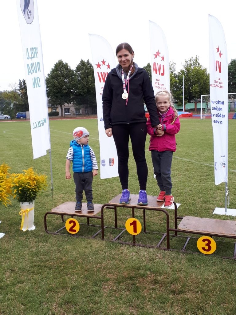 Antra Vītola uzvarAttēlā ēja trīs disciplīnās — tāllēkšanā, trīssoļlēkšanā un augstlēkšanā.
Autors: no personīgā albuma