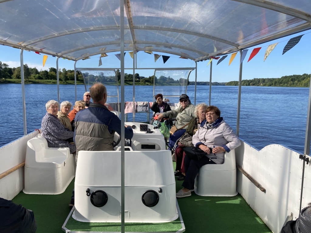 Plenēra dalībnieki ceļā uz Jaunjelgavu.
Autors: Edvarts Pāvulēns