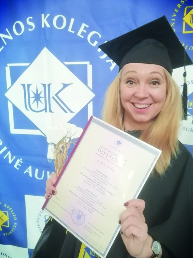 Solvita Dreimane ar iegūto bakalaura diplomu.
Autors: no privāta albuma