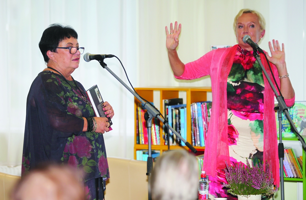 Māsu Elitas Veidemanes un Raimondas Vazdikas saruna ar vieglu ironiju vienai par otru ir tik dzīva, krāsaina, ka saviļņo klausītājus savā sirsnībā un patiesumā.
Autors: Gatis Bogdanovs