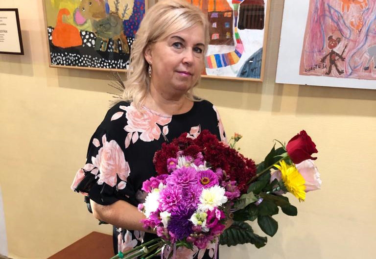 ANITA BOGDANOVIČA, saņemot Aizkraukles novada domes atzinību par radošu, ilggadēju darbu, personīgo iniciatīvu un atbildību.
Autors: no Anitas Bogdanovičas albuma