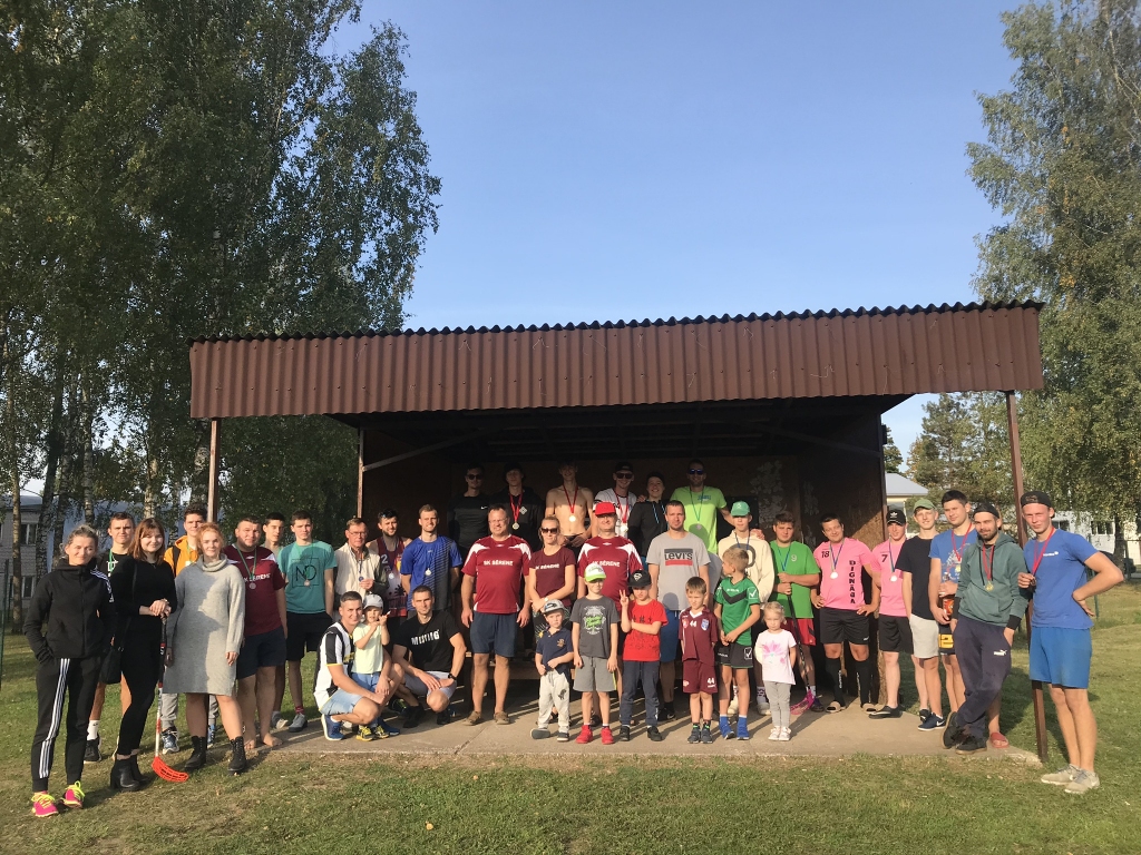 Lai dzīvo sports! Sērenes pagastā sportiskajās aktivitātēs iesaistījās vietējie iedzīvotāji un pagasta viesi.
Autors: no personīgā albuma