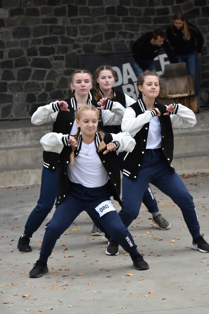 Meitenes spridzina! Jaunjelgavas komanda — Gabriela Strautniece, Evelīna Pavļukeviča, Anastasija Čuplaka un Elīna Stāmura.