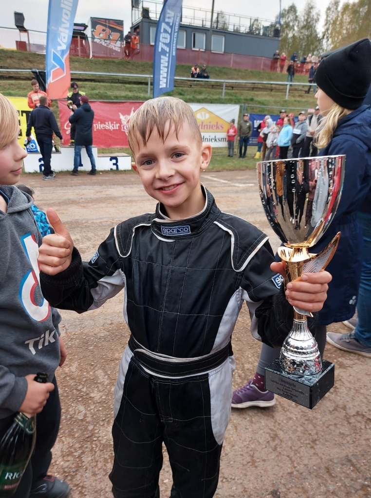 Emīls Mirošņiks. Latvijas čempions mini bagiju klasē.
Autors: trenera