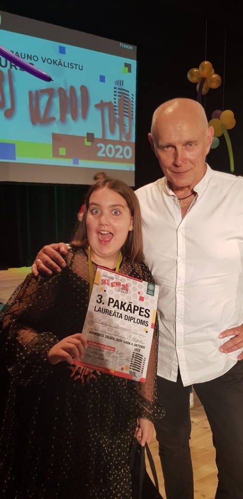 EMĪLIJA ZEMNIECE un TV režisors Arvīds Babris.