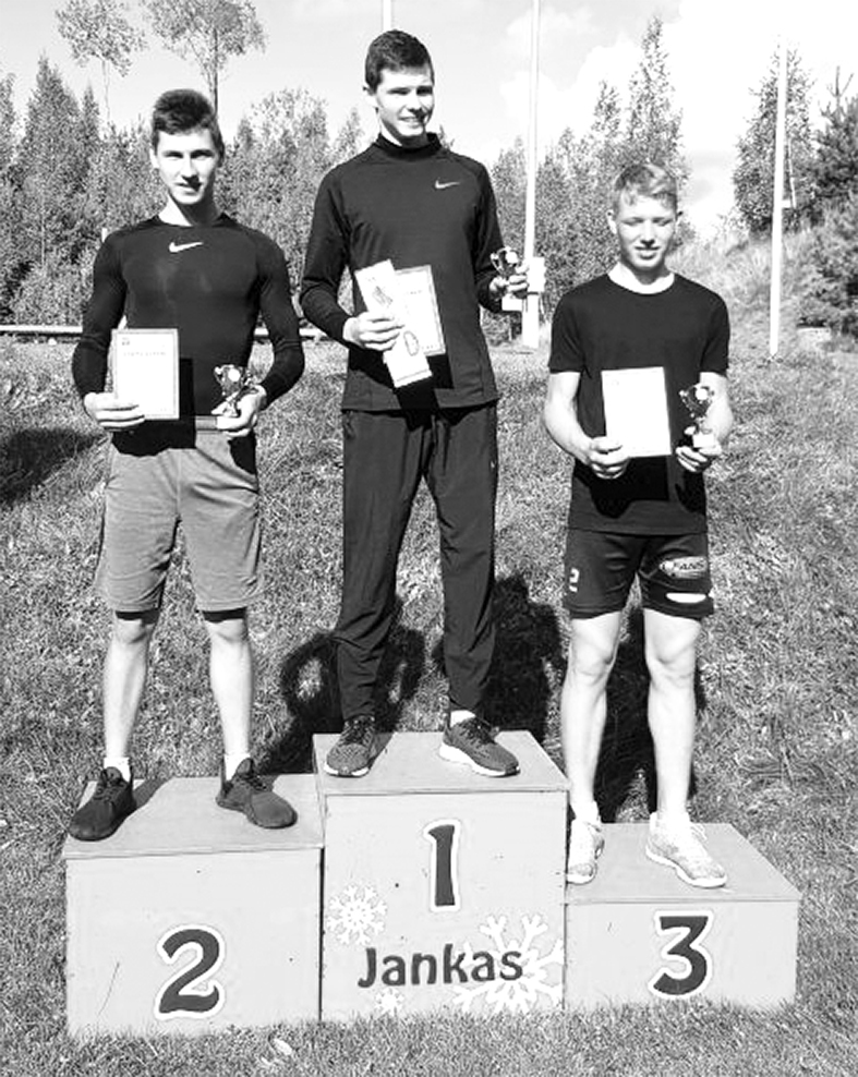 Ātrākie divu kilometru trasē. Dāvids Laumanis (no kreisās), Toms Gaigalnieks un Juris Tomaševskis.
Autors: Dāvja Kalniņa  foto