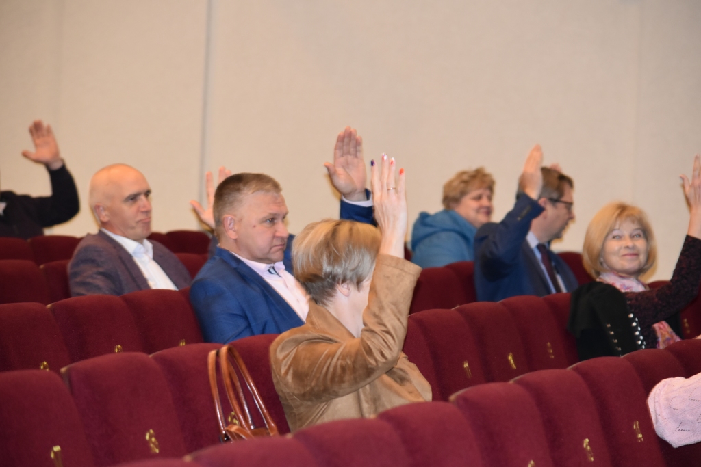 Lielā vienprātībā. Topošā Aizkraukles novada pašvaldību deputāti vienbalsīgi nolēma — jaunajā novada vēlēšanu komisijā būs septiņi locekļi.