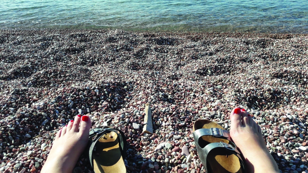 Būt dabā, būt pie jūras,izbaudīt tasi tējas, ieelpot svaigu gaisu un izjust sevi līdz pat pirkstu galiņiem — tie ir pirmie soļi ceļā uz mierīgu dzīvi. Ja esam mierā ar sevi, jūtamies un arī izskatāmies labāk.
Autors: Ginta Alberte