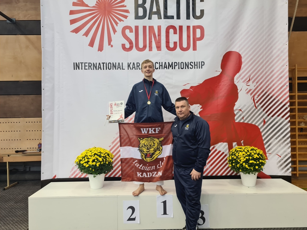 Karatē kluba “Kadzan” audzēknis Armands Griņevskis ar treneri Igoru Fetkuļinu.
Autors: no personīgā albuma