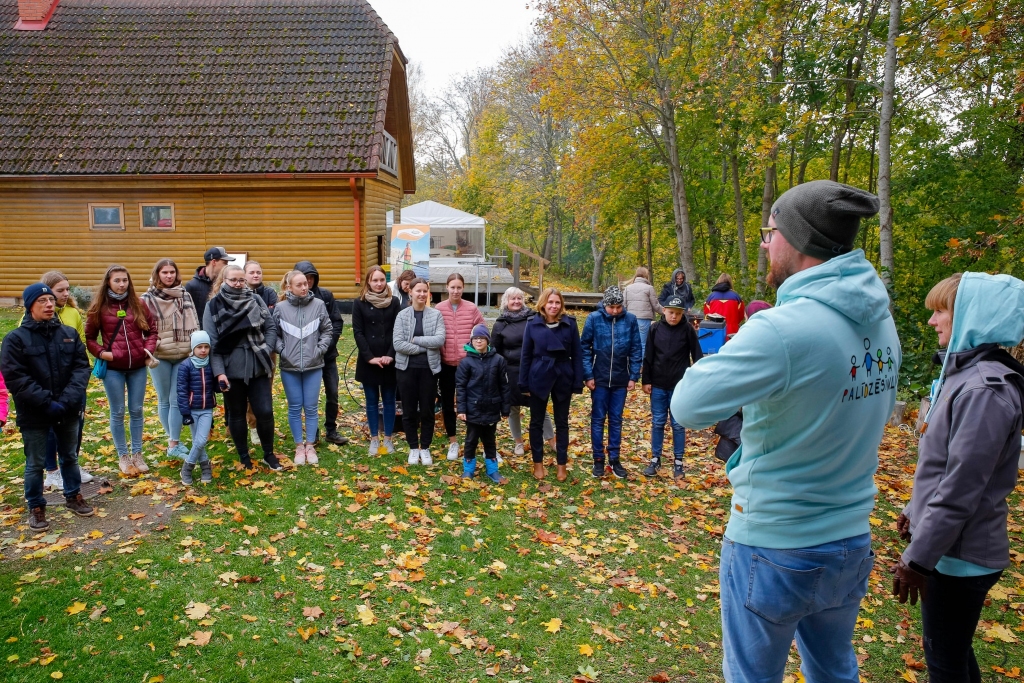 Pārliecinās paši. Pēc teorētiskās daļas institūtā semināra dalībnieki devās uz institūta izmēģinājumu vietām.