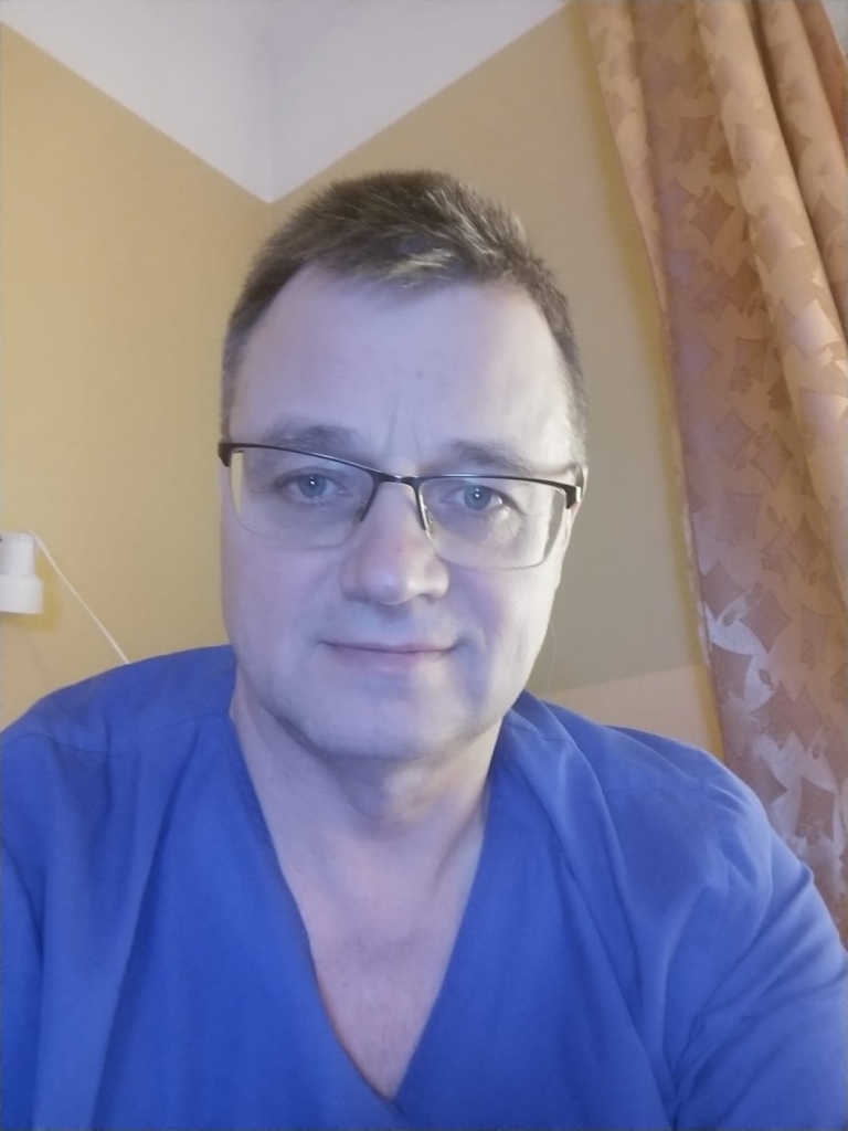 Ēriks Vizulis: “Darbs mani disciplinē. Es reizēm mēdzu būt noguris, pārkaitināts, reizēm nekāds, bet jāsaņemas, un tad atkal cenšos būt labs ārsts.”
Autors: no personīgā albuma