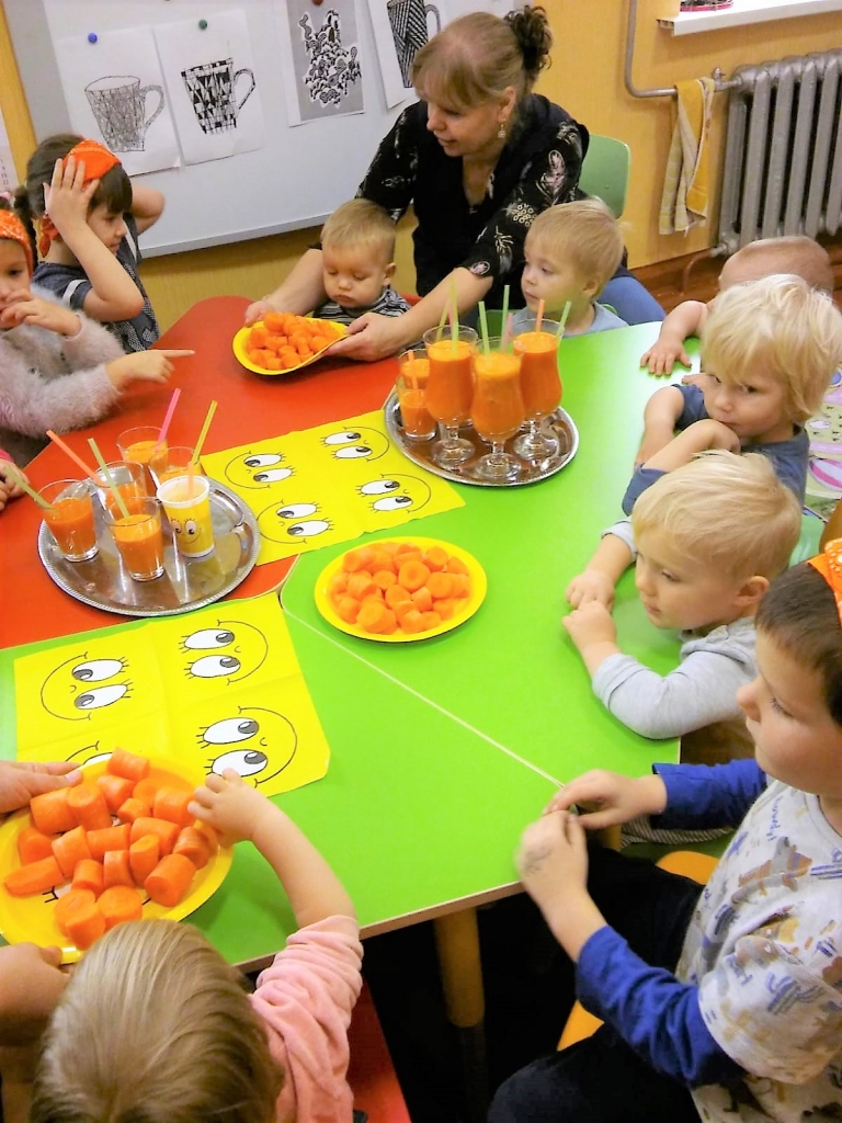“Mums jautāja — kāpēc jūs esat tik spilgti un oranži? Atbilde pavisam vienkārša — oktobra beigās sumina ķirbjus, mēs — par burkāniem!” saka Pērses sākumskolas pirmsskolas grupa.
Autors: autores