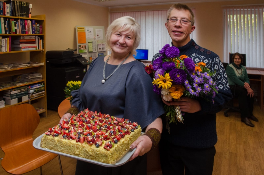 Aldis ar mammu Anitu izstādes atklāšanā.
Autors: Mārča Briškas foto
