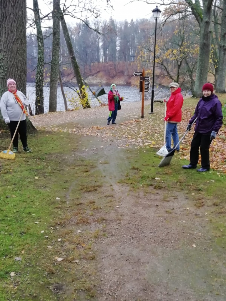 Autors: no klubiņa “Pīlādzītis”