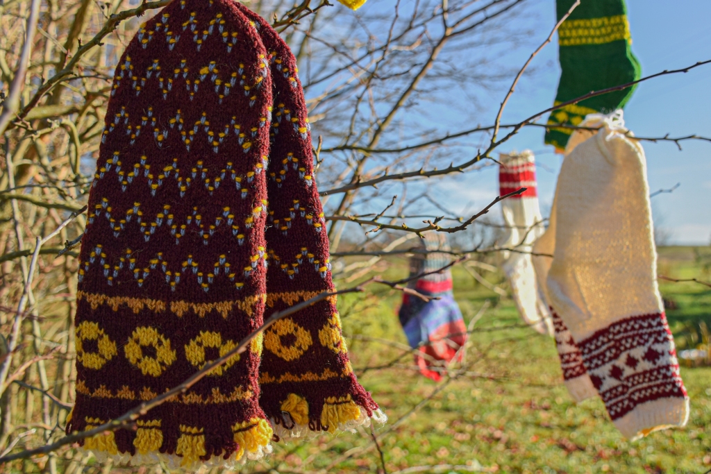 Sildīs visu ziemu. Mediķiem tiek dāvināti ar patiesas mīlestības enerģiju darināti rakstaini cimdi un zeķes, kas sildīs visu garo ziemu.
Autors: Imants Kaziļuns