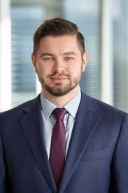 VIENMĒR JĀPĀRBAUDA. Jānis Krops, “Swedbank” mediju attiecību vadītājs, aicina cilvēkus vienmēr pārbaudīt vilinošos piedāvājumus, lai neiekristu krāpnieku lamatās.
Autors: publicitātes