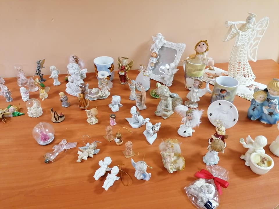 Eņģeļu parāde Kokneses pagasta bibliotēkā.