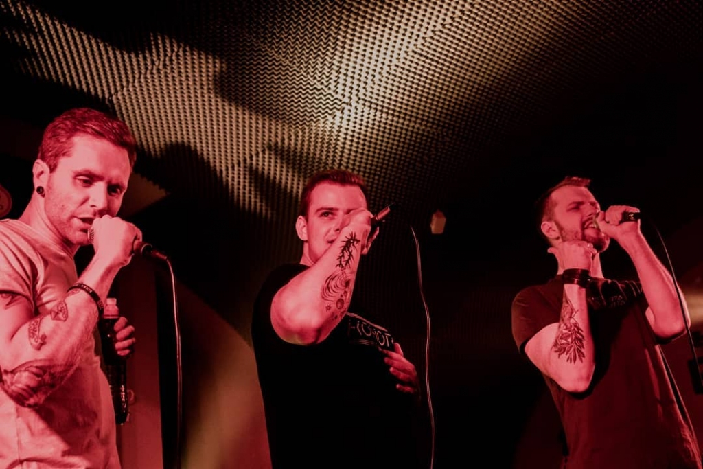 Koncertā. Sandis — vidū.
Autors: no personīgā albuma