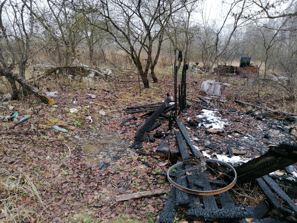 NEPIEVILCĪGS SKATS. Samēnu ielu nepievilcīgu dara dažādi cilvēku izmestie atkritumi, kā arī nodegušu dārza būdu paliekas.
Autors: aizkrauklietes