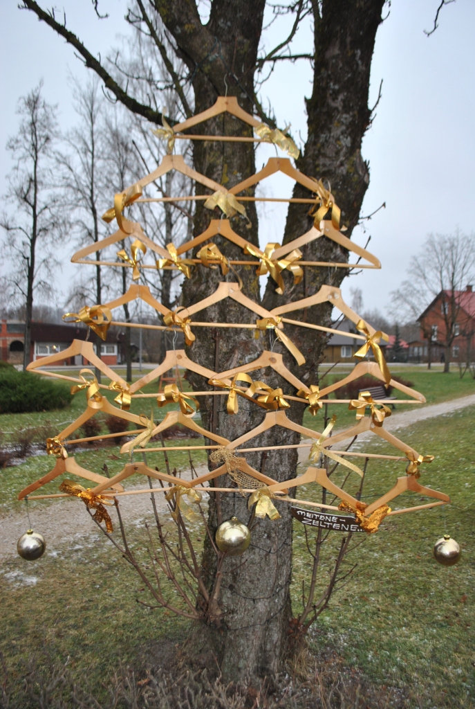 “MEITENE ZELTENE” — egle kultūras centra darbinieku interpretācijā. 