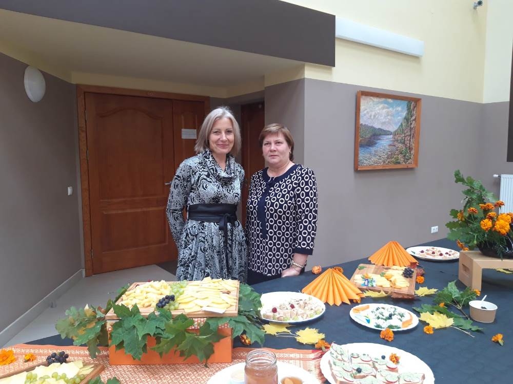 Dzintra Ciša, Aizkraukles Profesionālās vidusskolas ēdienu gatavošanas tehnoloģijas skolotāja (no labās), kopā ar kolēģi Anitu Eglīti.
Autors: no Aizkraukles Profesionālās vidusskolas