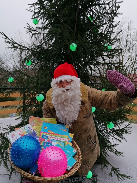 LAI PRIECĪGI SVĒTKI! Labdarības akcijā iesaistījās un dāvanas gādāja arī Pļaviņu novada kultūras centra rūķi.
Autors: no Pļaviņu novada kultūras centra