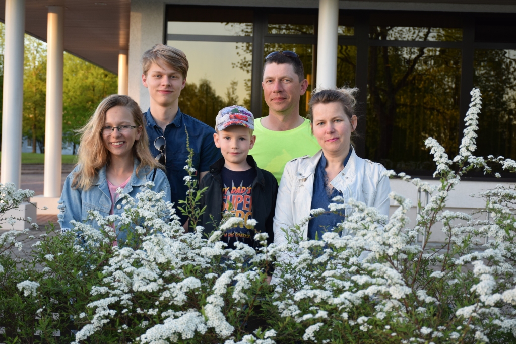 Kokaru ģimene pirms diviem gadiem Ģimenes dienā, gatavojoties intervijai “Staburagam”.
Autors: no “Staburaga” arhīva