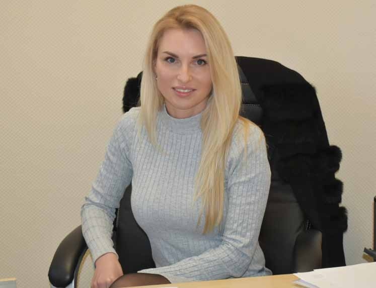 IEDROŠINA KOLEKTĪVA ATBALSTS. “Spēku dod kolektīvs un pārliecība, ka iestādē strādā zinoši un profesionāli speciālisti,” saka jaunieceltā Aizkraukles novada sociālā dienesta vadītāja pienākumu izpildītāja Ilze Kļaviņa.