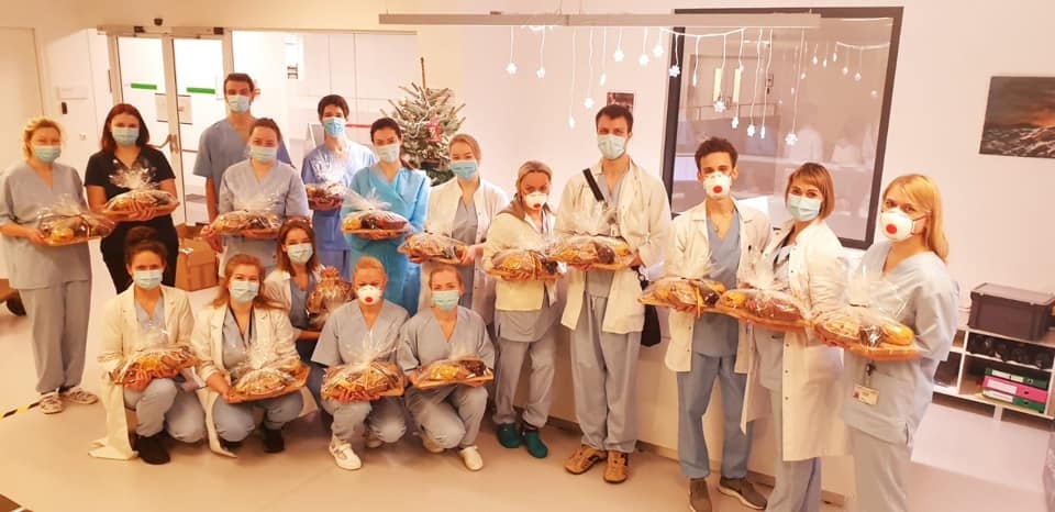 Mediķu kolektīvs, kas saņēmis Pļaviņu un Kokneses novada uzņēmēju dāvanas.
Autors: no mediķu arhīva