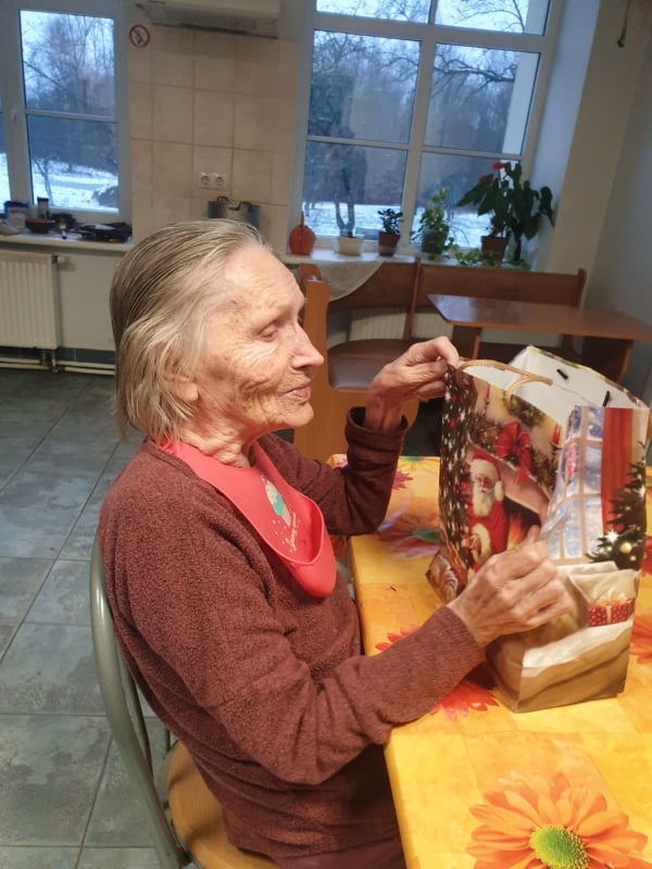 Ziemassvētku rūķis sagādā pārsteigumu.
Autors: no pansijas “Vīgante”