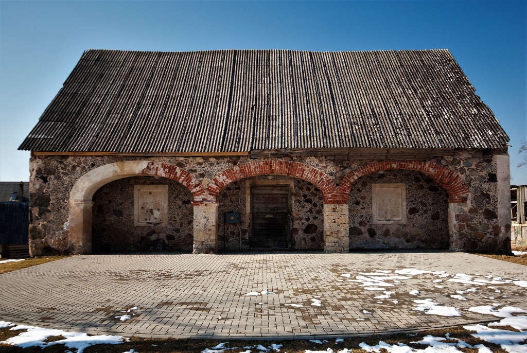 Kokneses novadā veikta Iršu muižas klēts — magazīnas arhitektoniski mākslinieciskā izpēte, lai turpmāk varētu plānot tās saglabāšanu un pieejamību apmeklētājiem.
Autors: publicitātes