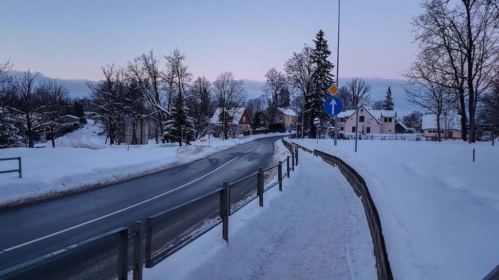 SKRĪVERU NOVADA CENTRĀ ikdienā jākopj ielas ar kopējo garumu 25 kilometri, ceļu kopgarums ir 68 kilometri.
