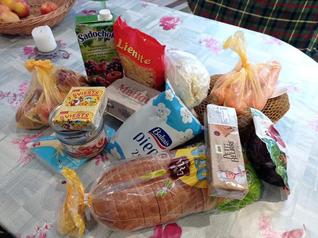 Lai labi garšo! Pēdējās  pārtikas pakas saturs Jaunjelgavas vidusskolas skolēniem.