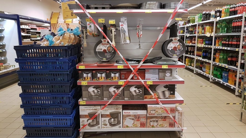 Jāretina cilvēku blīvums veikalos. 