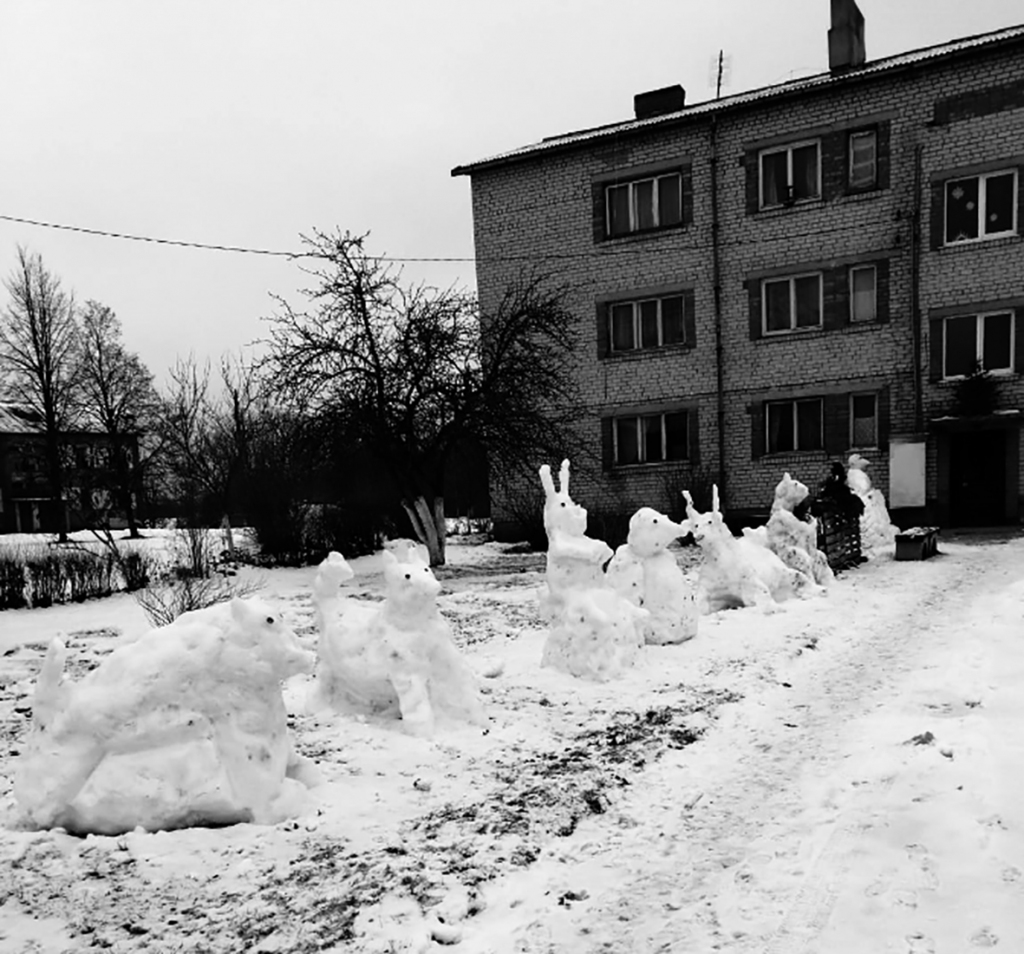 SVIEGS PĀRVĒRŠAS DAŽĀDOS TĒLOS. To autori — Daiga un Aigars.
Autors: Giedre Zvirgzdiņa