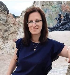 Zane Romanova,
Aizkraukles novada Interešu izglītības centra direktore, divu bērnu māmiņa.