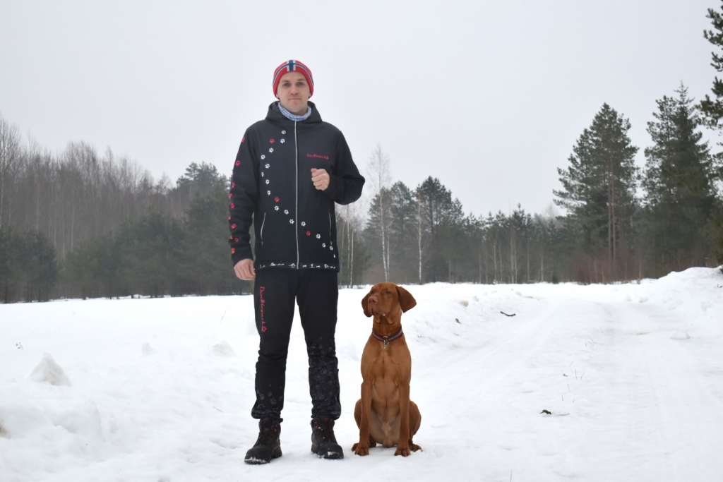 Dagnis Boltrikovs ar savu četrkājaino mīluli Bjornu Robinu, kuru mīļi dēvē par Robi.