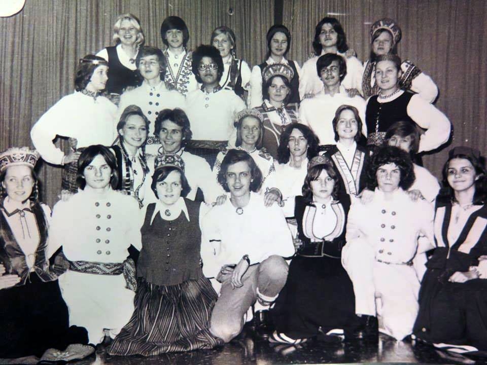 Pirms 44 gadiem Minsteres latviešu ģimnāzijas tautas deju kopā “Circenītis”. Kārlis Streips pirmajā rindā vidū.
Autors: no personīgā albuma