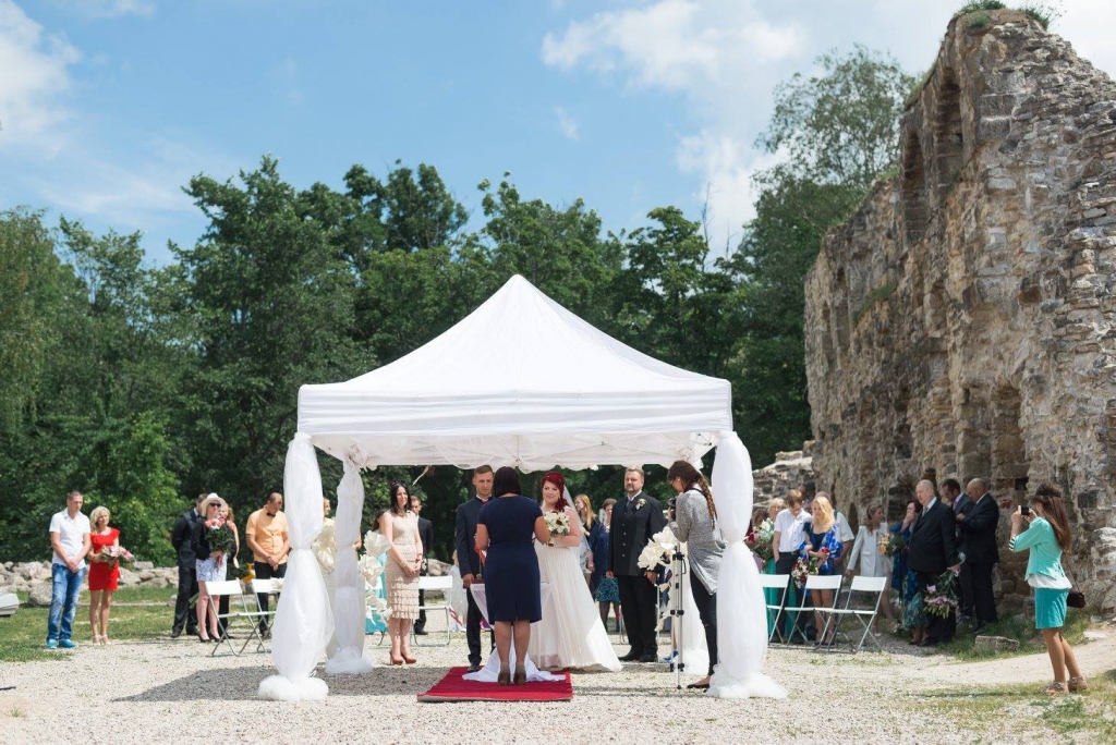 Iecienīta vieta laulību ceremonijām ir Kokneses pilsdrupas.
Autors: no Kokneses dzimtsarakstu nodaļas