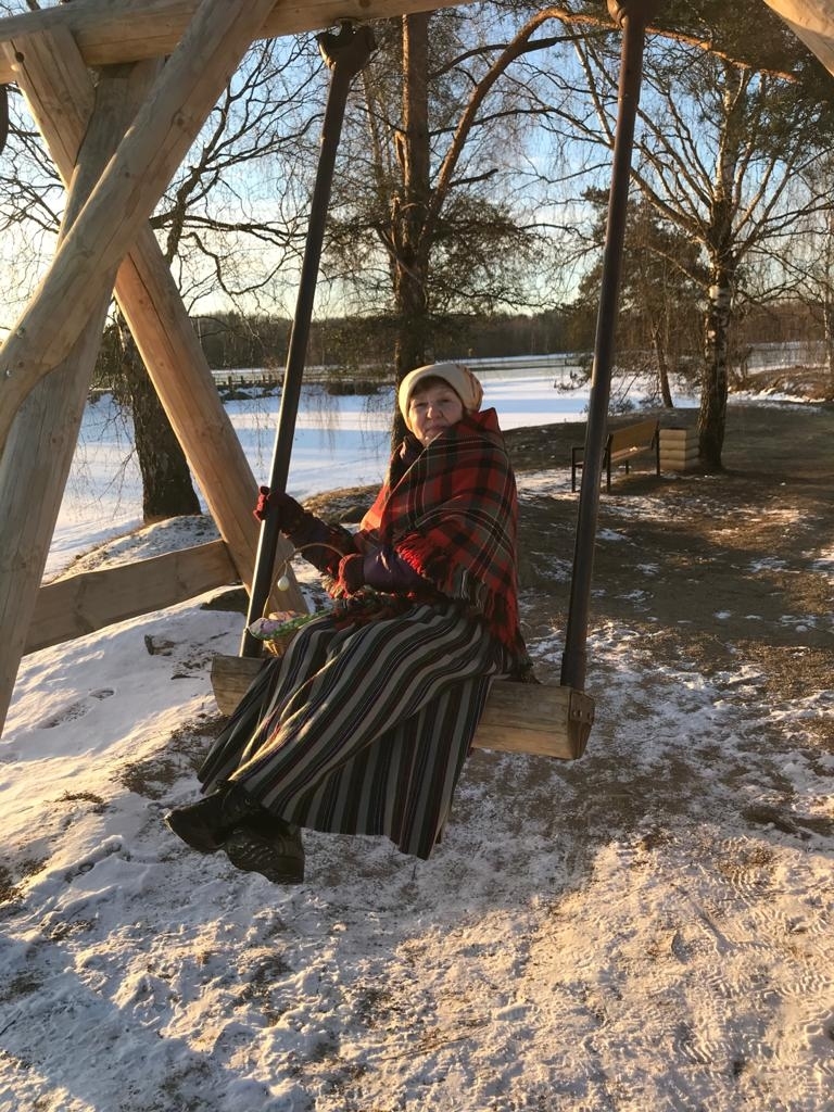 Autors: no folkloras kopas “Āre”