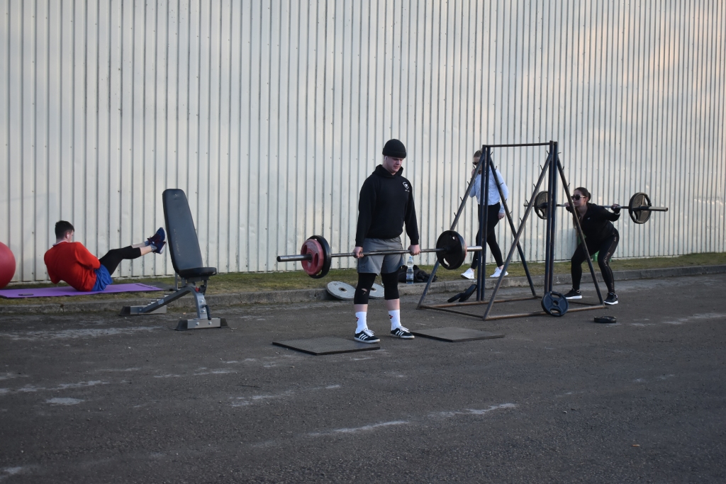 Šobrīd āra trenažieru zāle darbojas katru dienu trīs stundas pēcpusdienā, bet interese ir ļoti liela, līdz ar to darbošanās laiku varētu pagarināt.