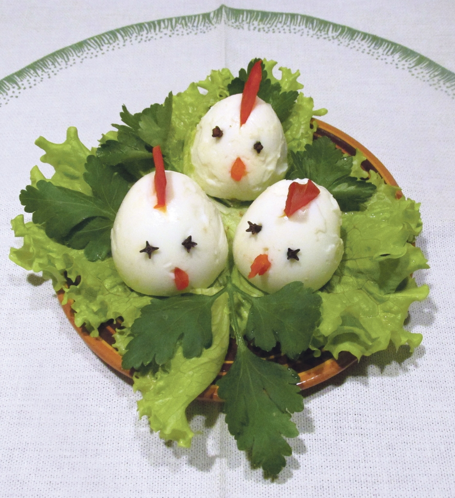 Jautrie cālīši Lieldienu galdam.