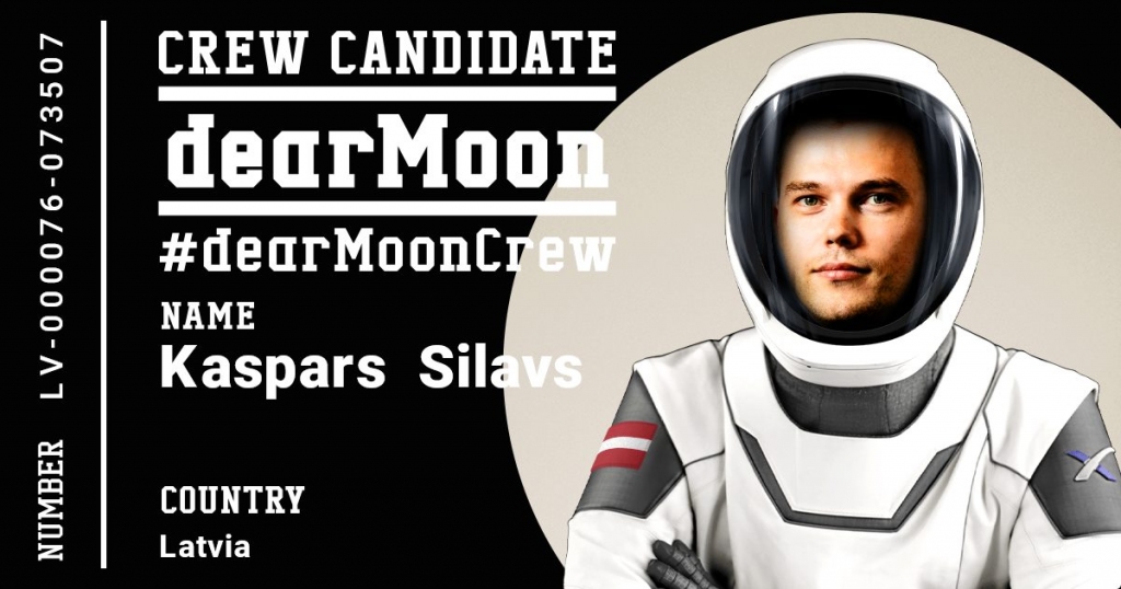 Pirmā civilā misija uz Mēnesi plānota 2023. gadā. Elona Muska izstrādātā raķete “Space X” veiks ceļojumu uz Mēnesi un atpakaļ. 2018. gadā japāņu uzņēmējs Jusaku Maezava iegādājās visas lidojuma sēdvietas, lai dotu iespēju talantīgiem cilvēkiem doties unikālajā ceļojumā. Šī gada martā uzņēmējs paziņoja, ka plāno izvēlēties astoņus komandas locekļus no visas pasaules. Visi interesenti varēja piereģistrēsies lapā www.dearmoon.earth. Izmēģināt veiksmi un pieteikties piedzīvojumam varēja ikviens, šo iespēju izmantoja arī neretietis Kaspars Silavs. “Manī vienmēr mitis piedzīvojumu meklētājs. Iegūt par baltu velti biļeti ceļojumā Zeme—Mēness—Zeme — cik pārsteidzoši, ka mūsdienās šī ir pavisam reāla frāze, pavisam reāls konkurss! Ja man būtu iespēja piedalīties tik unikālā ceļojumā un piedzīvojumā, es nelaistu garām šādu iespēju. Protams, tajā visā man personīgi vēl ir daudz nezināmā. Veselībai un fiziskajai sagatavotībai ir jābūt atbilstošā līmenī, ceļojums noteikti nebūs komfortabls,
“SpaceX” daži no testiem nevieš uzticību. Kā jau teicu, ir daudz nezināmā, bet pavisam drīz mūsu planēta piedzīvos šo notikumu deviņu cilvēku sastāvā. Ja man pārsteidzošā kārtā būtu lemts turpināt dalību konkursa nākamajās kārtās, es noteikti ieguldītu visas pūles, lai pārvarētu visdažādākos šķēršļus,” teic Kaspars.