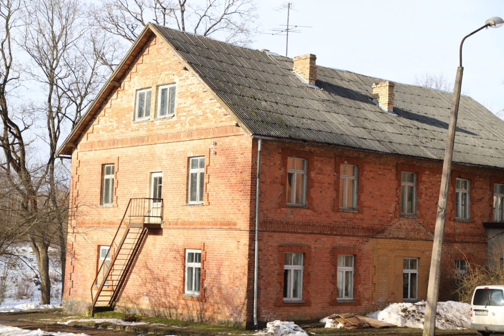 Gaida pārbūvi. Šajā ēkā plānots iekārtot daudzfunkcionālu sociālo pakalpojumu centru. Savlaik te mācījās Skrīveru vidusskolas jaunāko klašu skolēni.
Autors: no Skrīveru novada pašvaldības