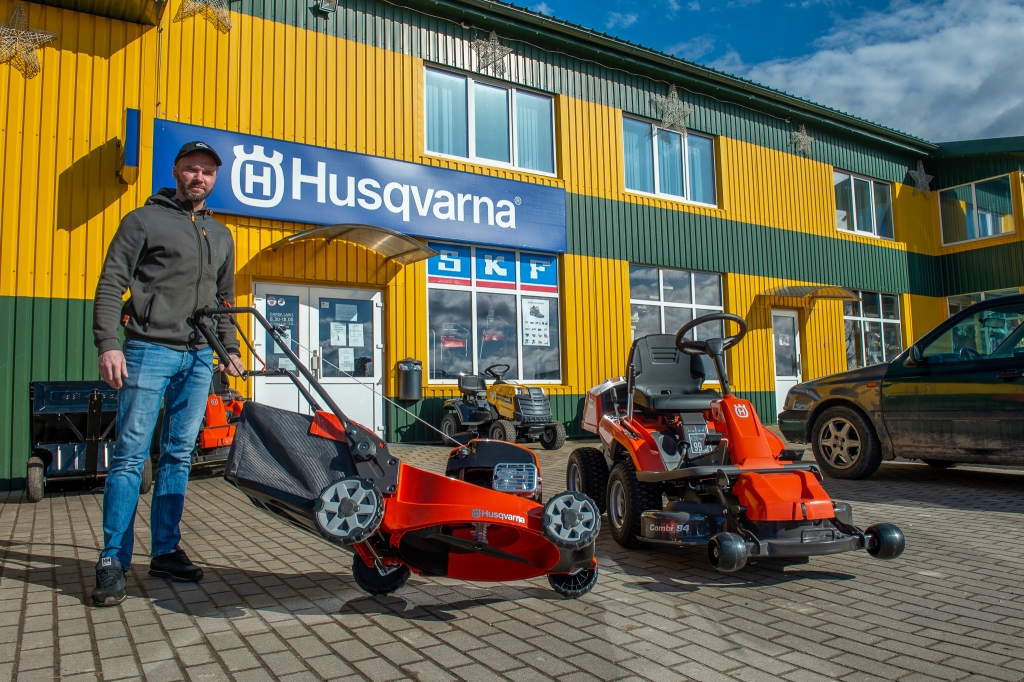 Šobrīd ir īstais laiks parūpēties par dārza tehniku. “Aizkraukles servisa centra” valdes loceklis Artūrs Vorotinskis.