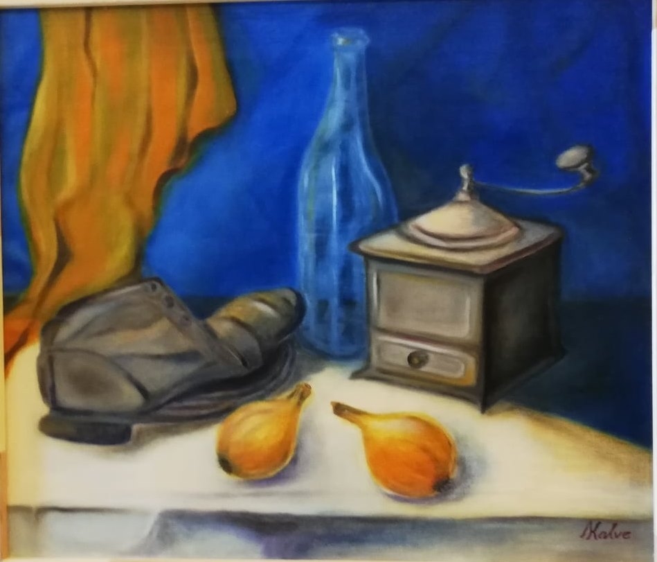 Par un ap tēmu “galds”. Daļa no Bruknas muižā apskatei izliktajām gleznām.