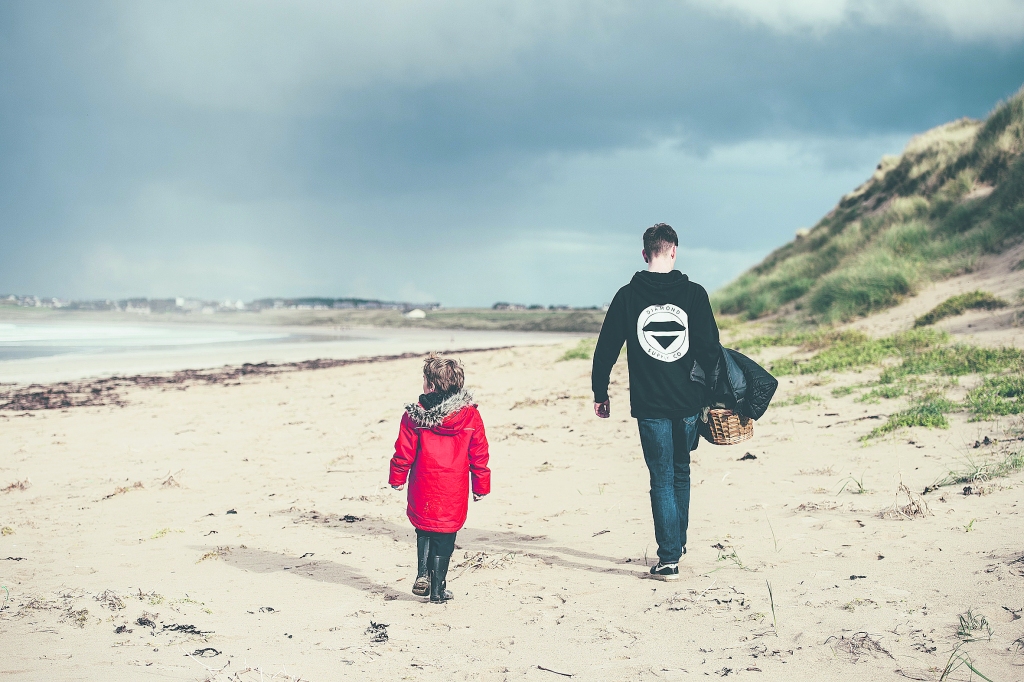 Arī atrast veidu, kā runāt, var būt grūti. Citam sarunai labs laiks ir pastaigas laikā, citam braucot mašīnā.
Autors: no unsplash.com